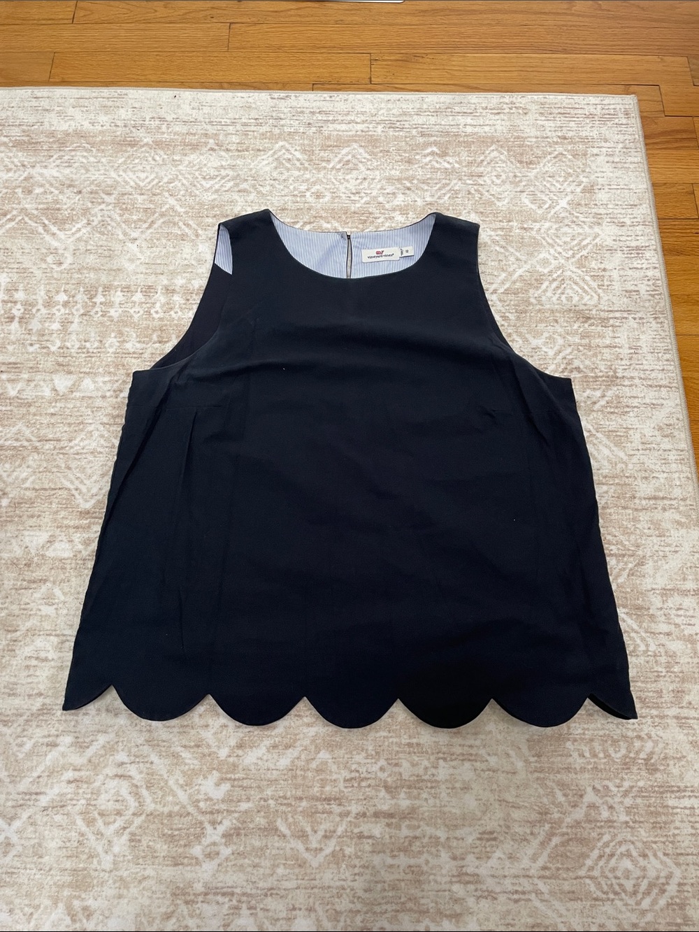 Vineyard Vines Women’s Summer Tops Lot of 4 Size Large/12 - Picture 8 of 14